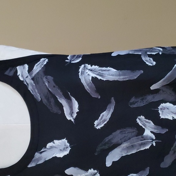 Express Feather Razorback Tank Top - Picture 3 of 6